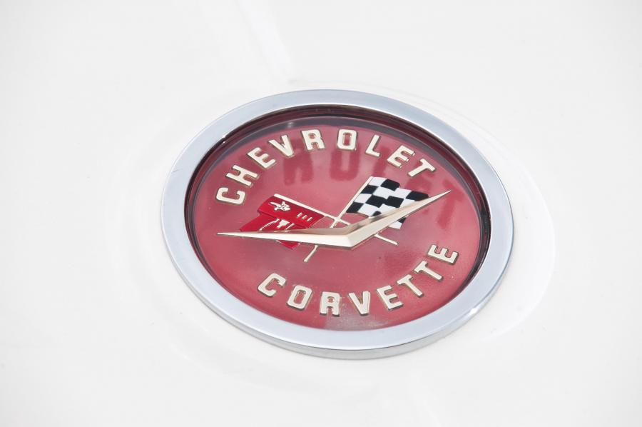  Chevrolet Corvette Convertible 1961 года  (фото 18 из 25)